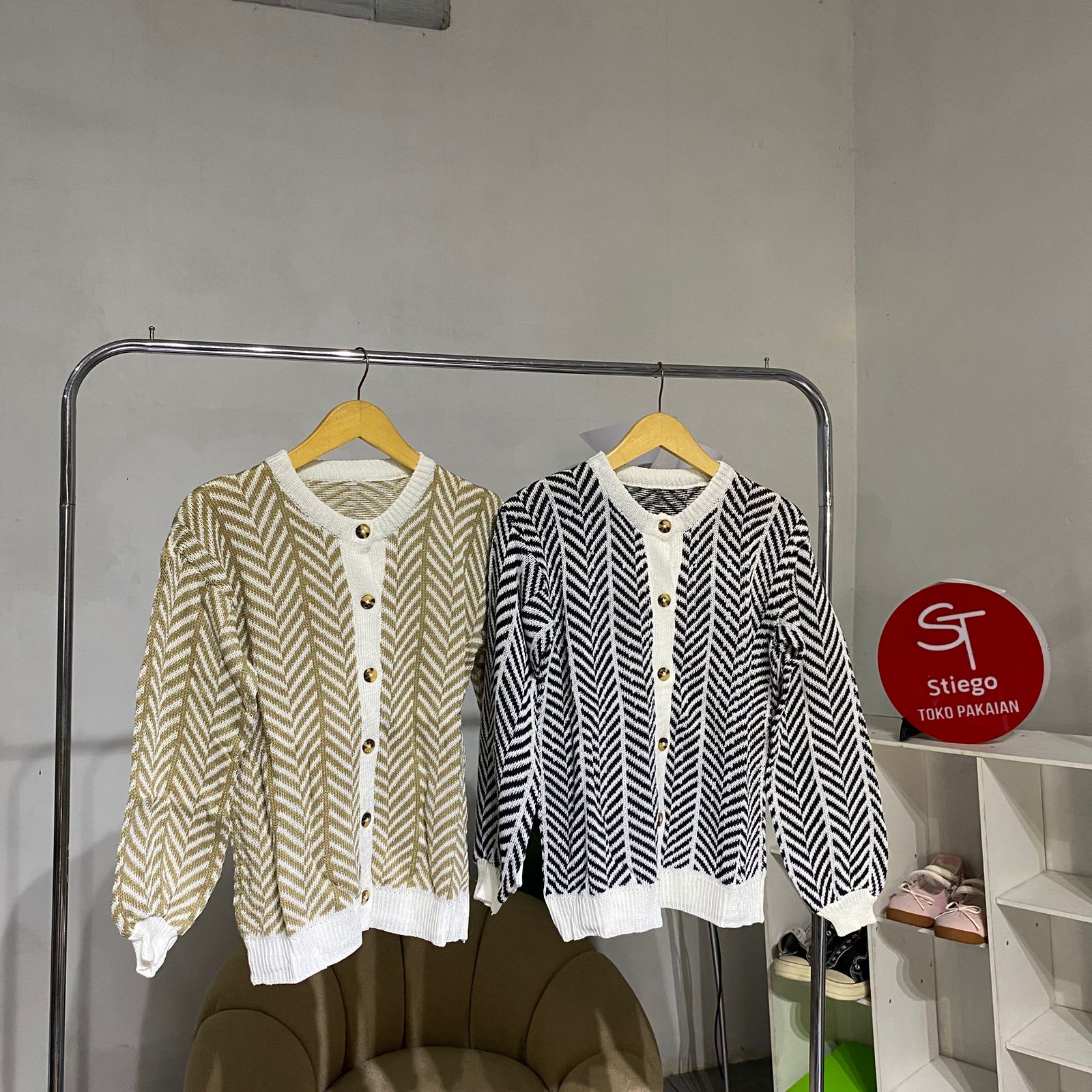 Sweater cardigan knit bueno