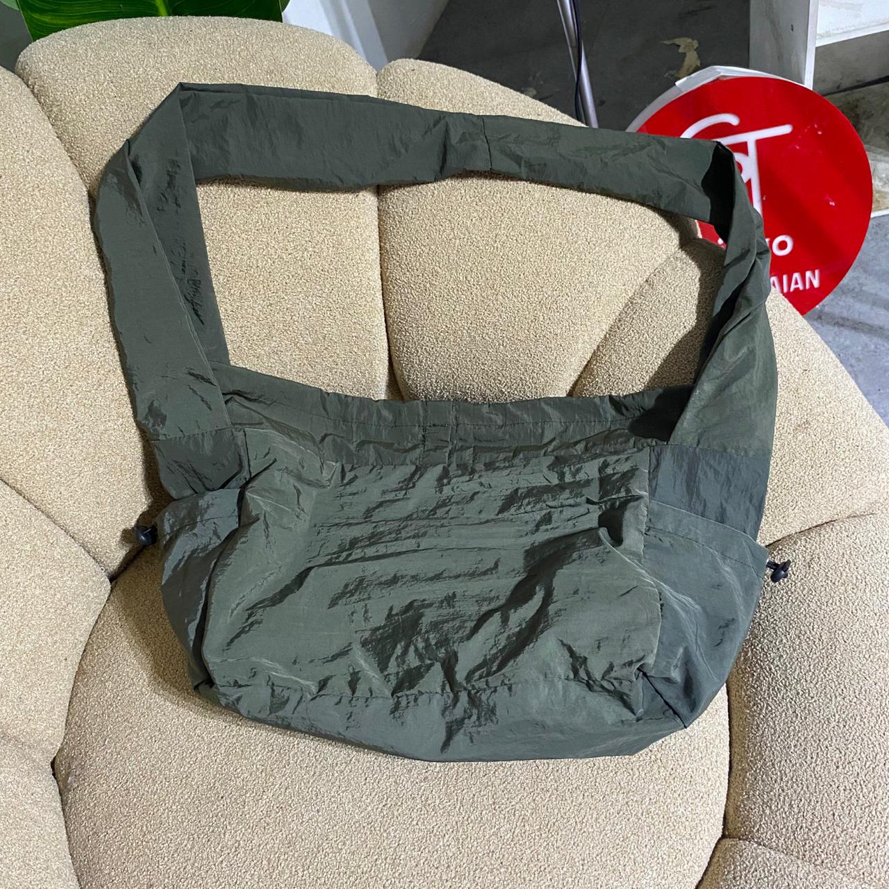Tas selempang parasut akar