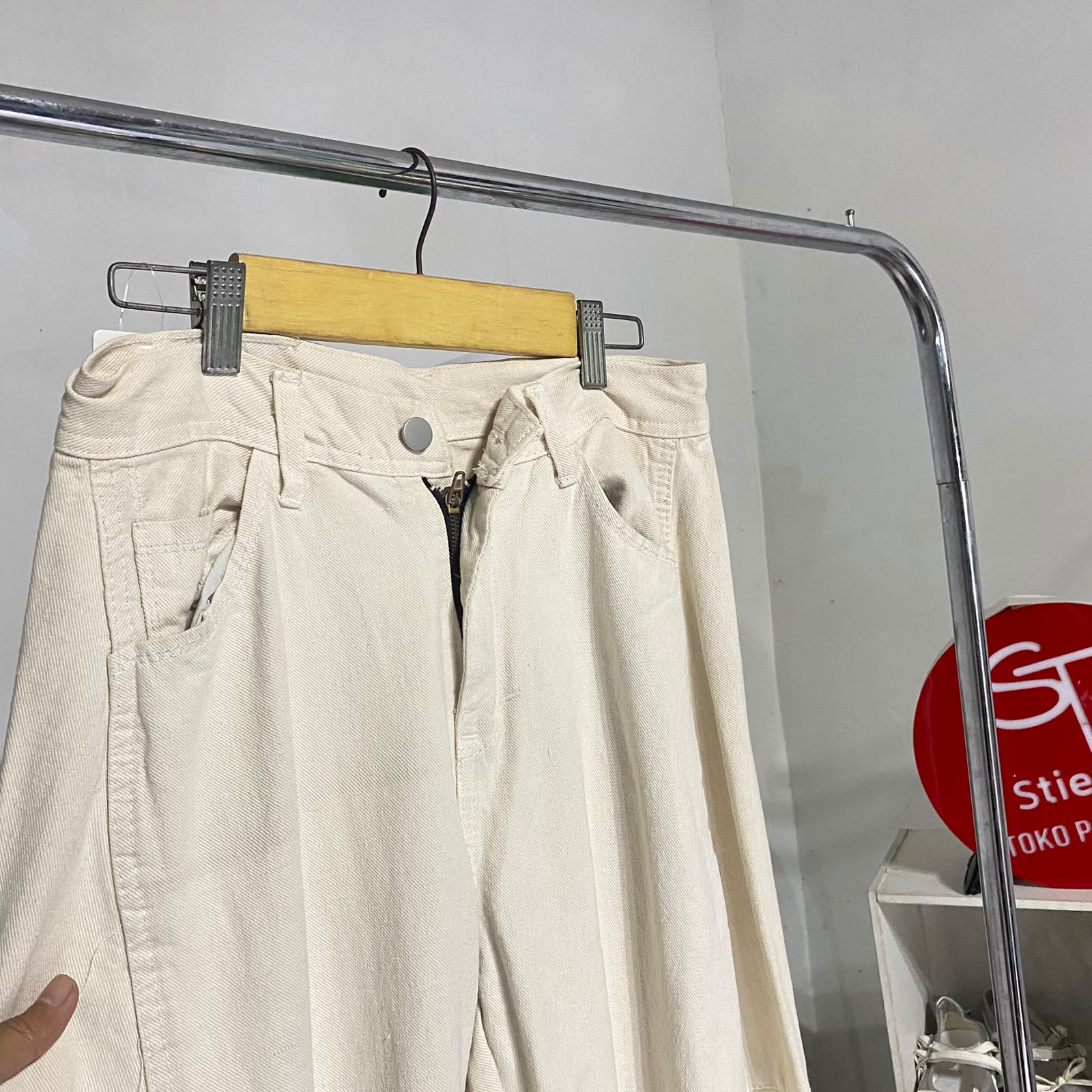 Celana wanita jeans Barrel cream