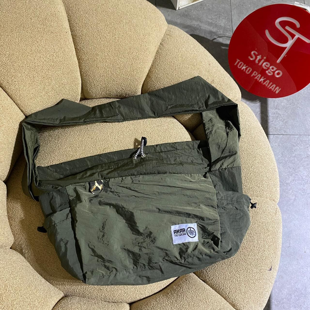 Tas selempang parasut akar