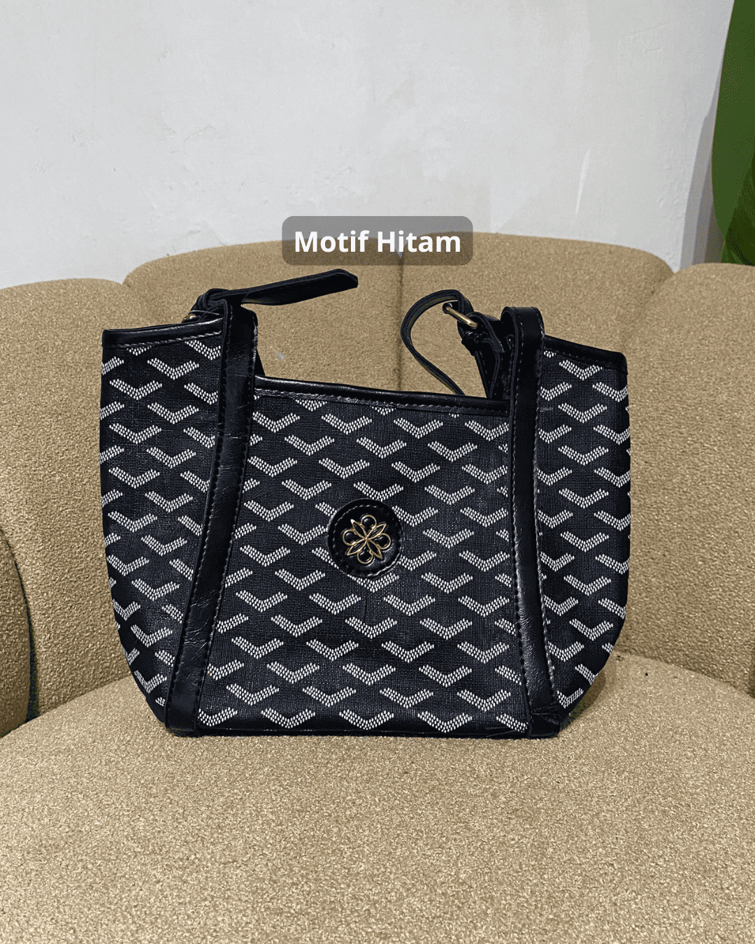 Tas slempang wanita motif Noni