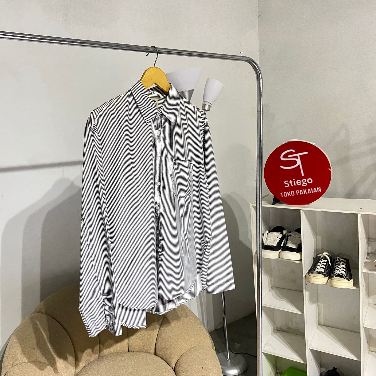 Kemeja basic salur  lengan panjang pria