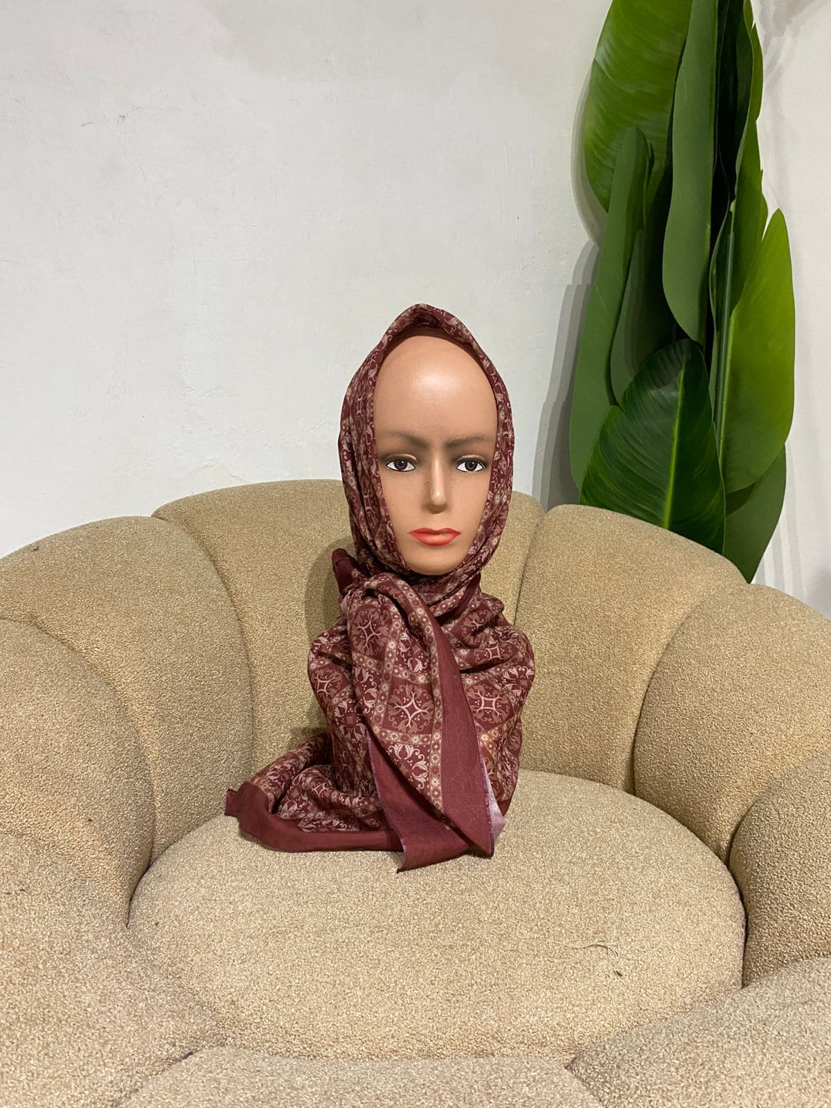 Hijab wanita segi empat motif premium