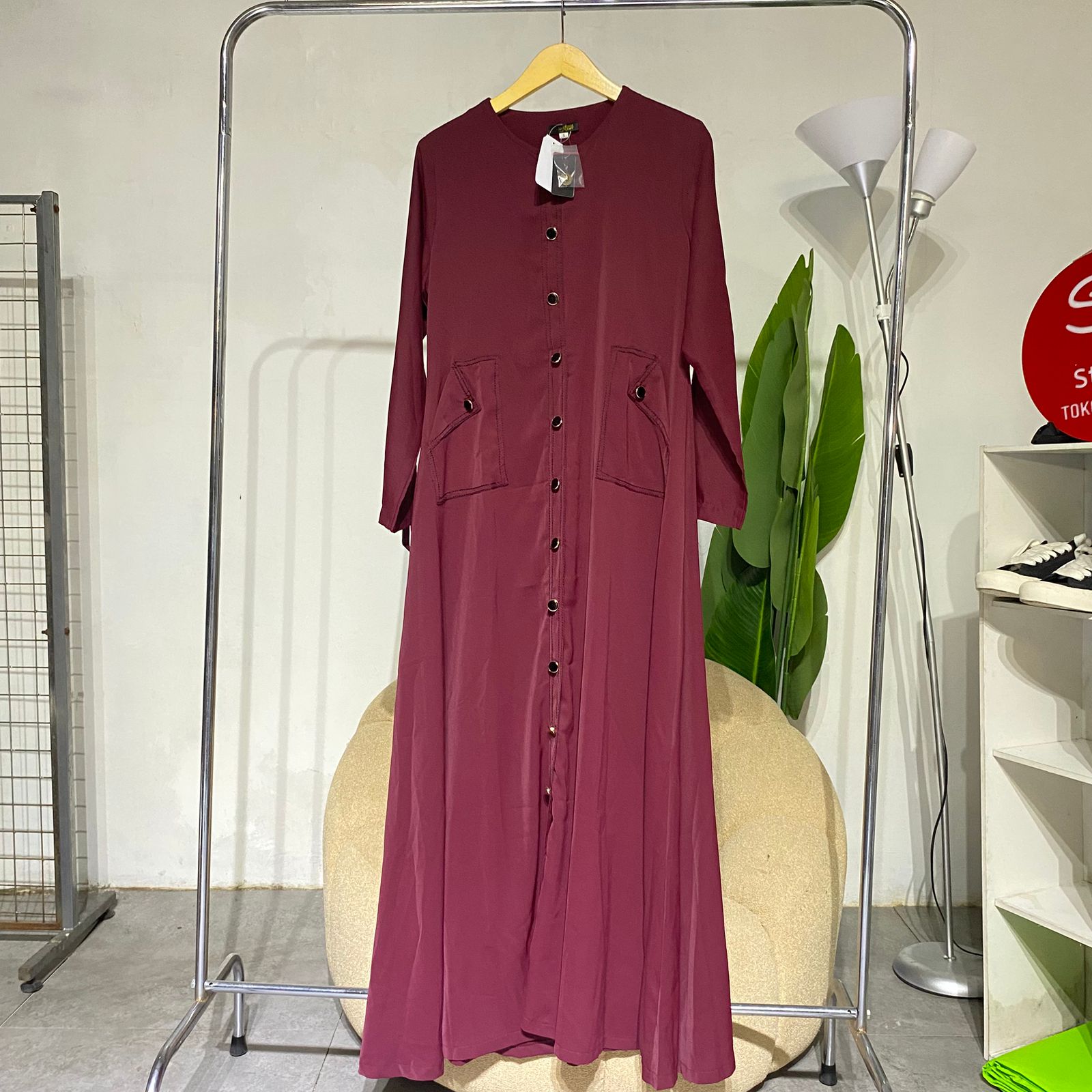 Abaya Manisally  wanita